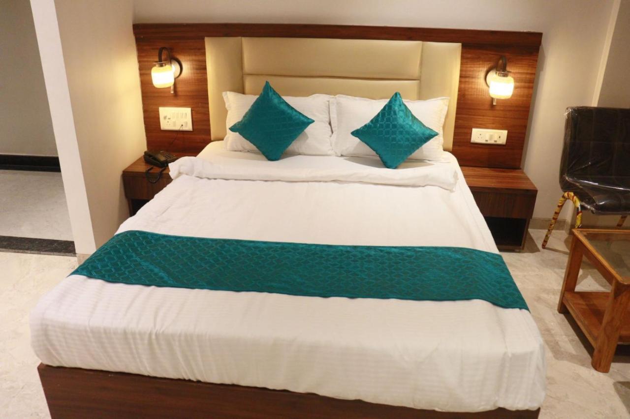 Hotel Candor Amigo Airoli Mind Space Νάβι Μουμπάι Εξωτερικό φωτογραφία