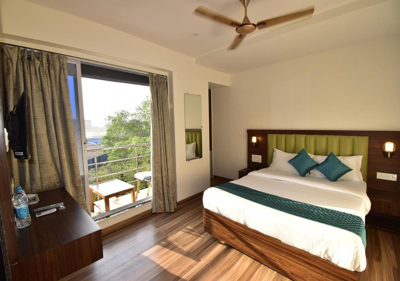 Hotel Candor Amigo Airoli Mind Space Νάβι Μουμπάι Εξωτερικό φωτογραφία