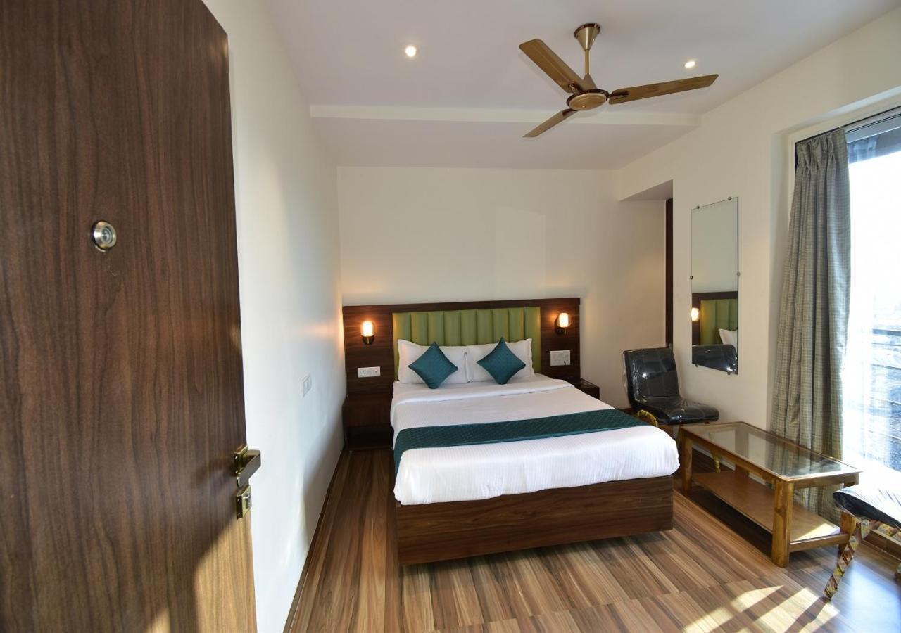 Hotel Candor Amigo Airoli Mind Space Νάβι Μουμπάι Εξωτερικό φωτογραφία