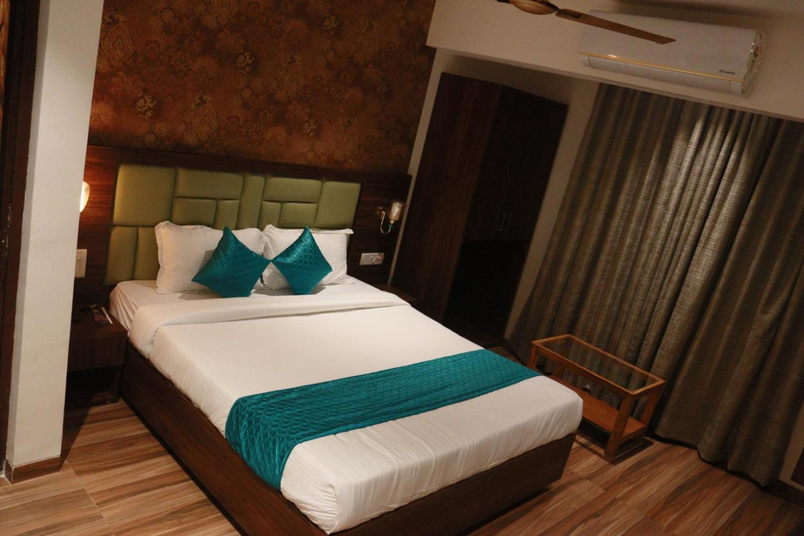Hotel Candor Amigo Airoli Mind Space Νάβι Μουμπάι Εξωτερικό φωτογραφία