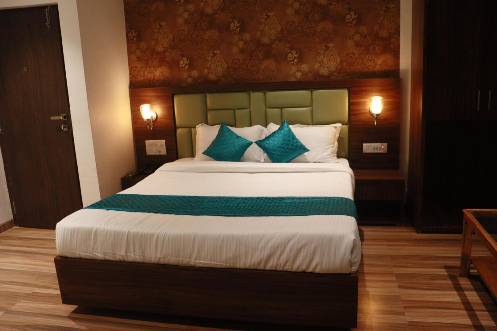 Hotel Candor Amigo Airoli Mind Space Νάβι Μουμπάι Εξωτερικό φωτογραφία